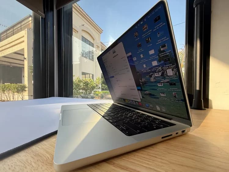 MacBook Pro 14 (M5 Max)